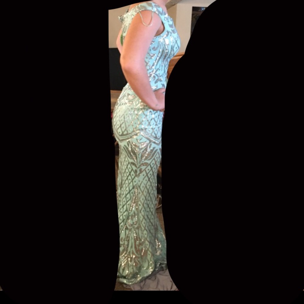Super pretty, comfortable prom dress !
